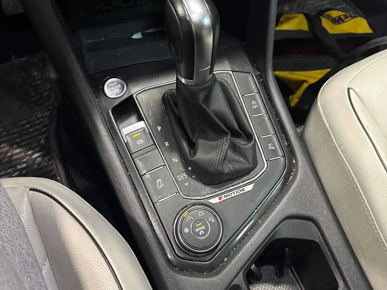 VW Tiguan * Highline * CARFAX * 2 КЛЮЧА * KEYLESS * ПОДГРЕВИ, снимка 15 - Автомобили и джипове - 54597646