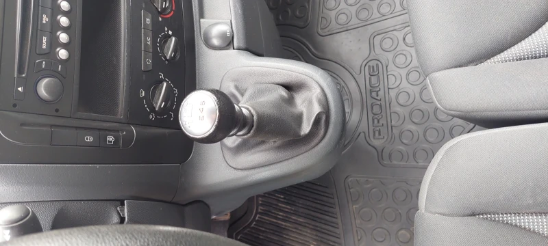 Toyota Proace 39200 км., снимка 9 - Бусове и автобуси - 52556677