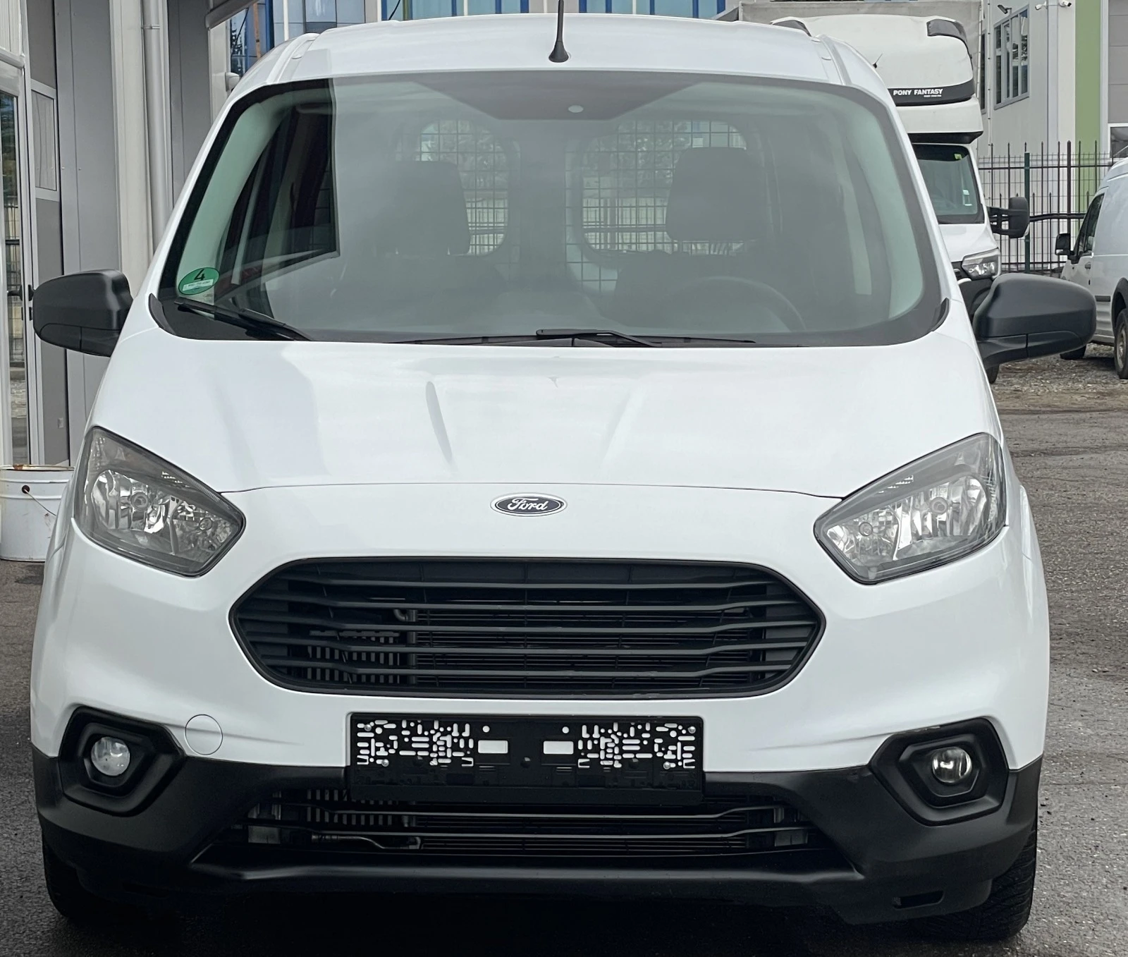 Ford Transit Courier  - изображение 8