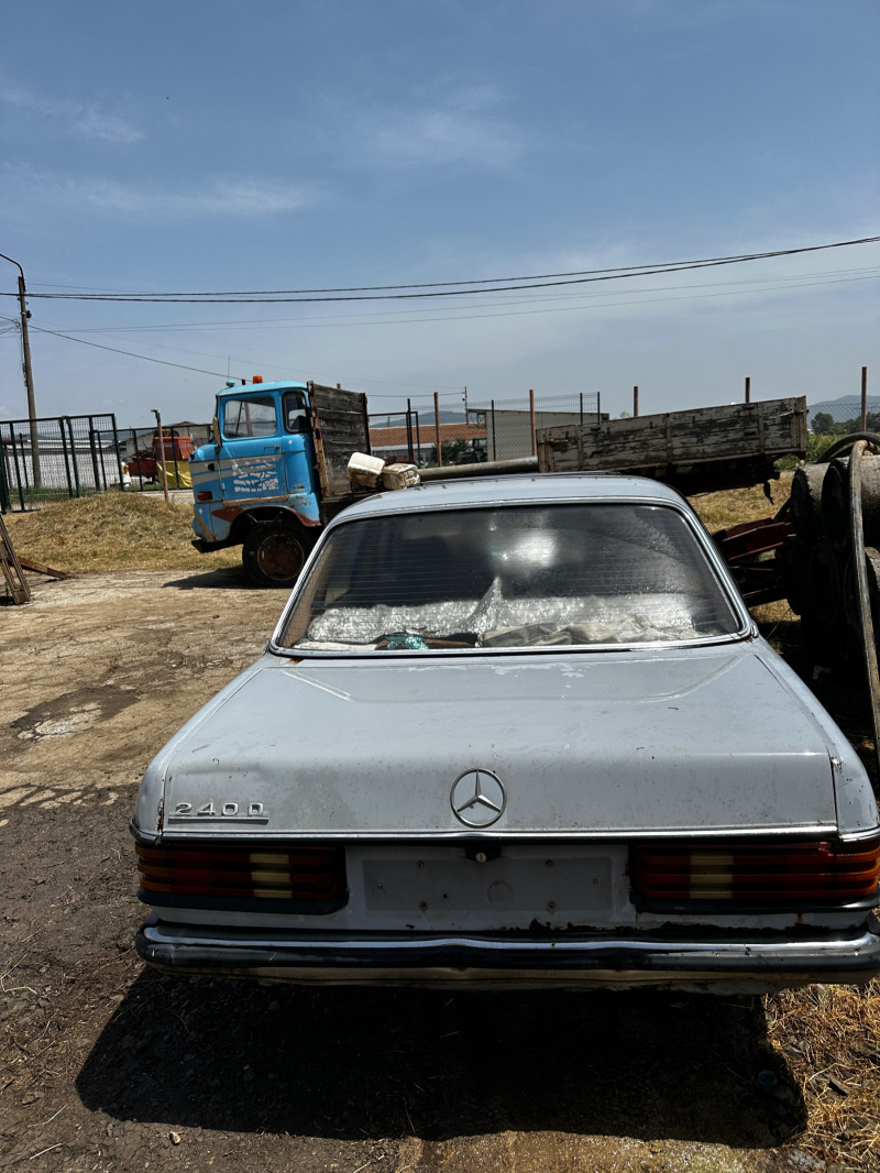 Mercedes-Benz 240, снимка 3 - Автомобили и джипове - 46306318