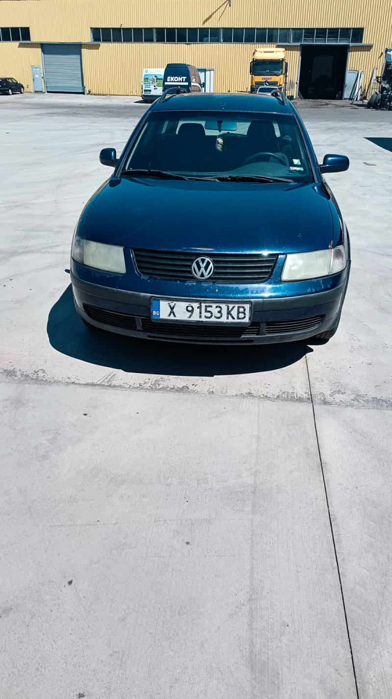 VW Passat Комби, снимка 1 - Автомобили и джипове - 46509890