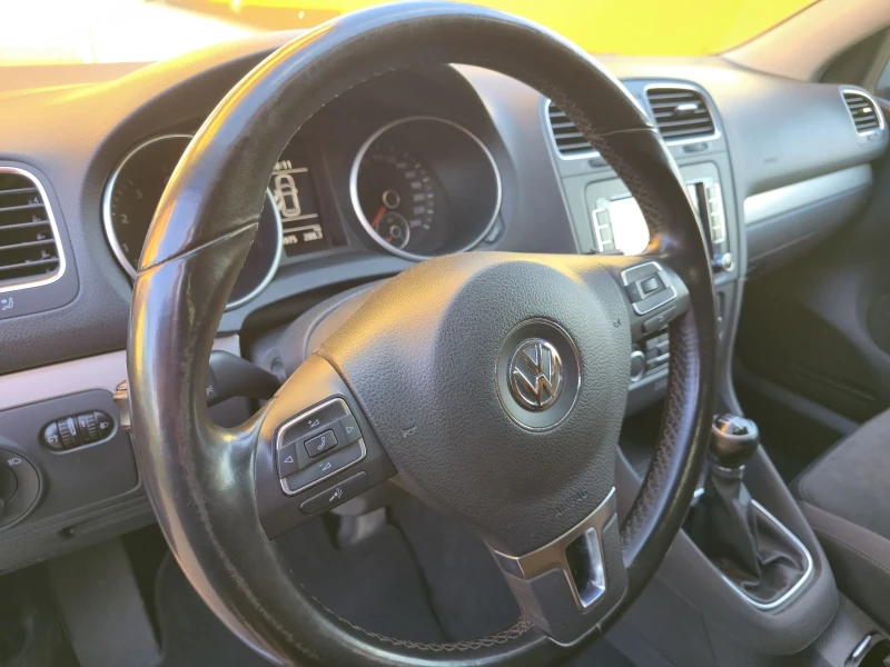 VW Golf 1.6 bifuel, снимка 16 - Автомобили и джипове - 47781057