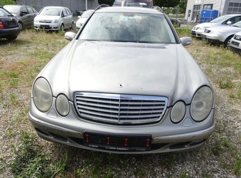 Mercedes-Benz E 220 2.2 Автомат, снимка 1 - Автомобили и джипове - 48718103