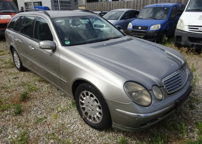 Mercedes-Benz E 220 2.2 Автомат, снимка 2 - Автомобили и джипове - 48718103