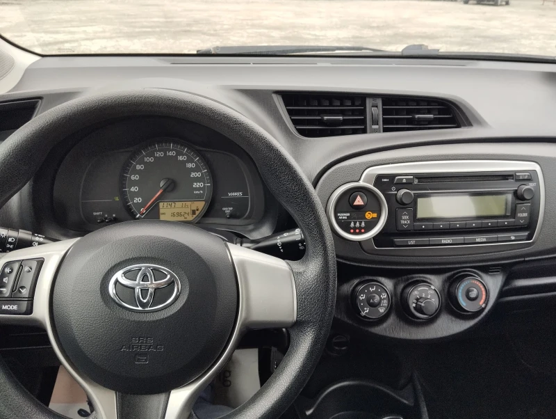 Toyota Yaris 1.0vvti TUV 2026, снимка 10 - Автомобили и джипове - 52383722