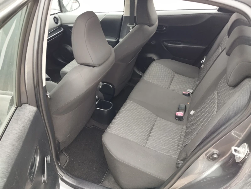Toyota Yaris 1.0vvti TUV 2026, снимка 12 - Автомобили и джипове - 52383722