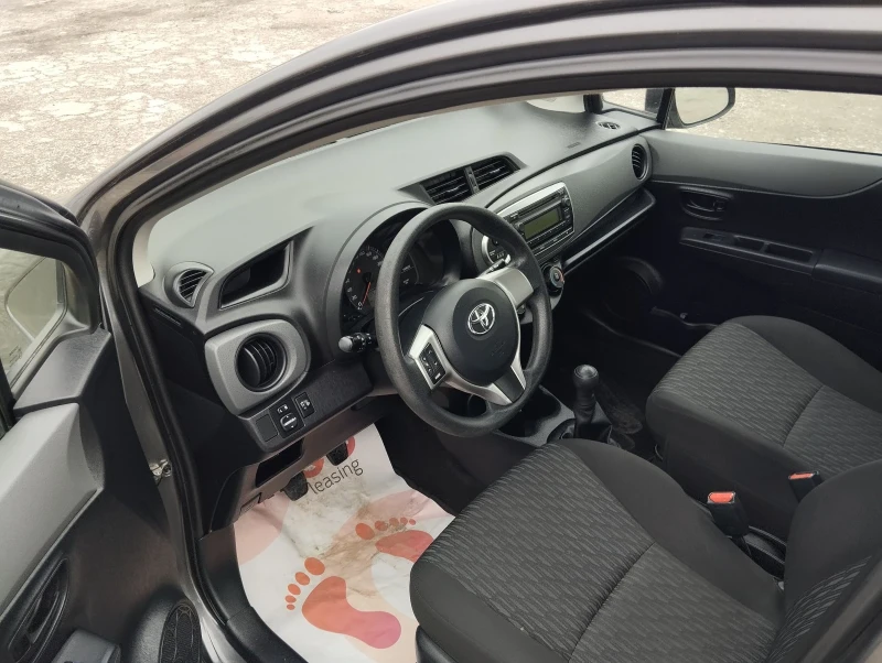Toyota Yaris 1.0vvti TUV 2026, снимка 11 - Автомобили и джипове - 52383722