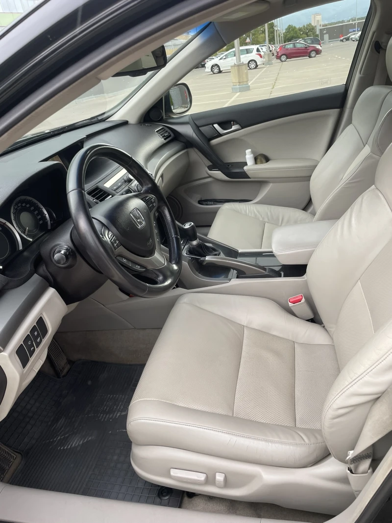 Honda Accord 2.2 i-Dtec, снимка 8 - Автомобили и джипове - 52264000