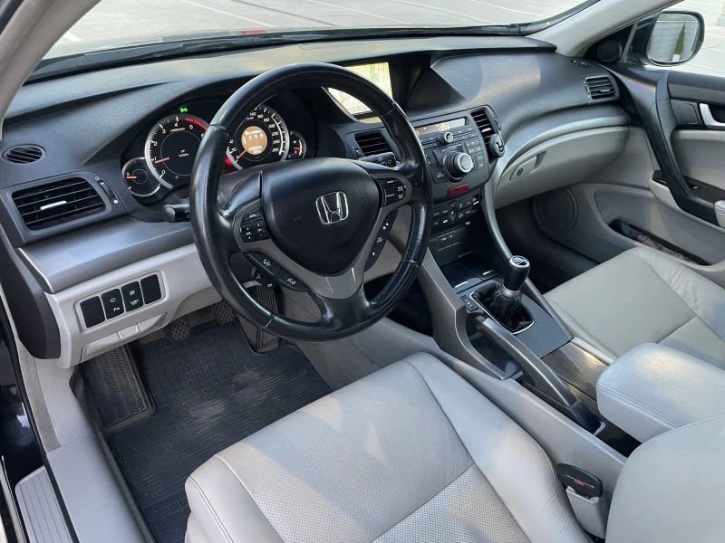 Honda Accord 2.2 i-Dtec, снимка 7 - Автомобили и джипове - 52264000