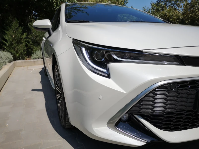 Toyota Corolla 1.8 hybrid Luxury version, снимка 12 - Автомобили и джипове - 52162164