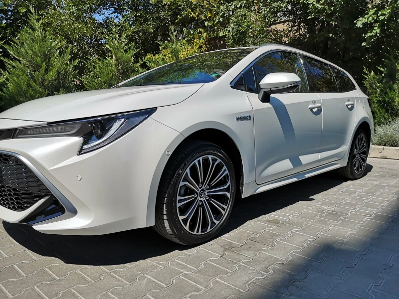 Toyota Corolla 1.8 hybrid Luxury version