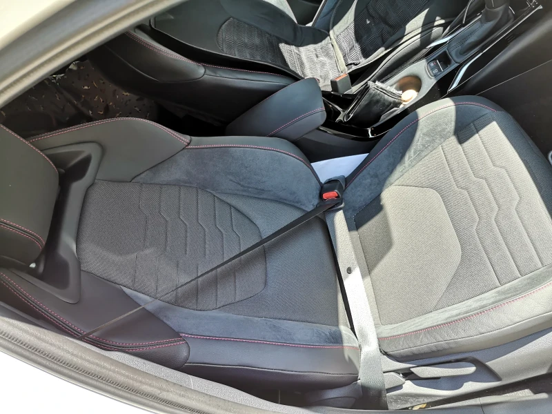 Toyota Corolla 1.8 hybrid Luxury version, снимка 6 - Автомобили и джипове - 52162164