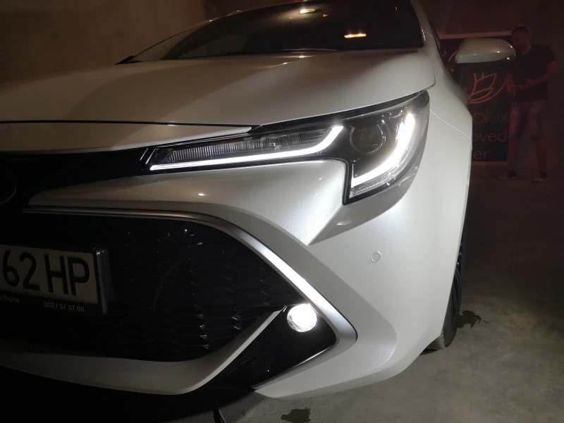 Toyota Corolla 1.8 hybrid Luxury version, снимка 9 - Автомобили и джипове - 52162164
