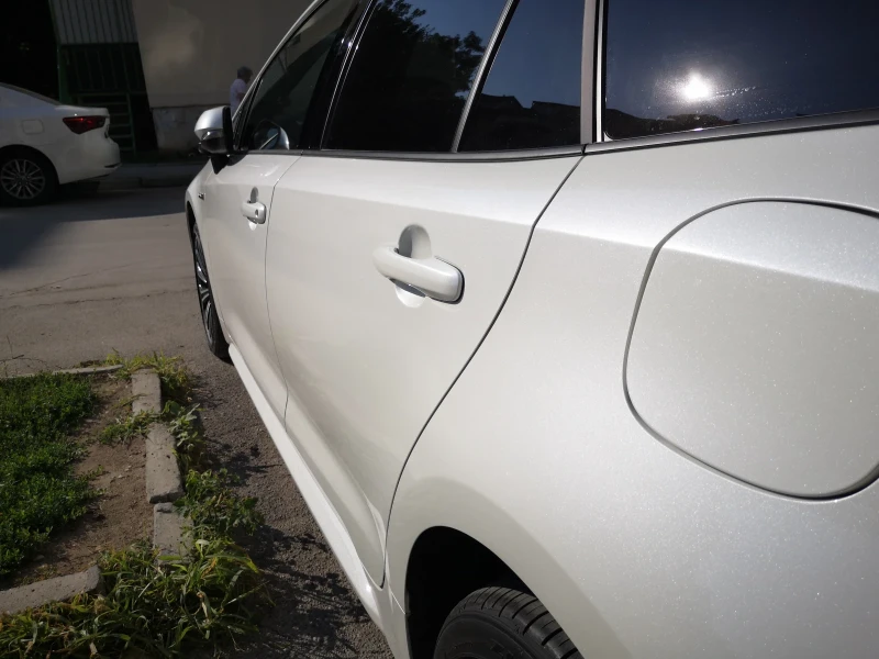 Toyota Corolla 1.8 hybrid Luxury version, снимка 5 - Автомобили и джипове - 52162164