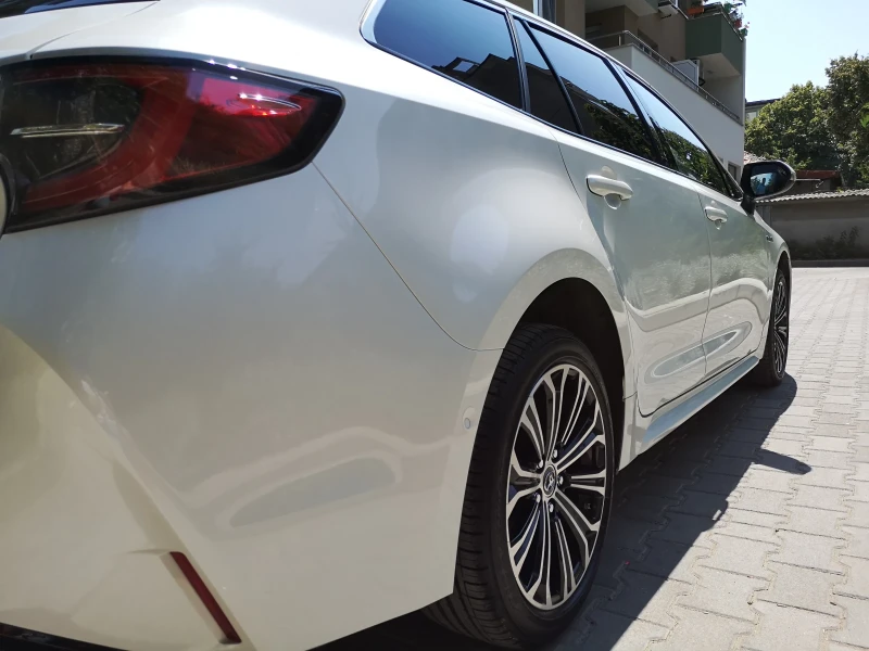 Toyota Corolla 1.8 hybrid Luxury version, снимка 4 - Автомобили и джипове - 52162164