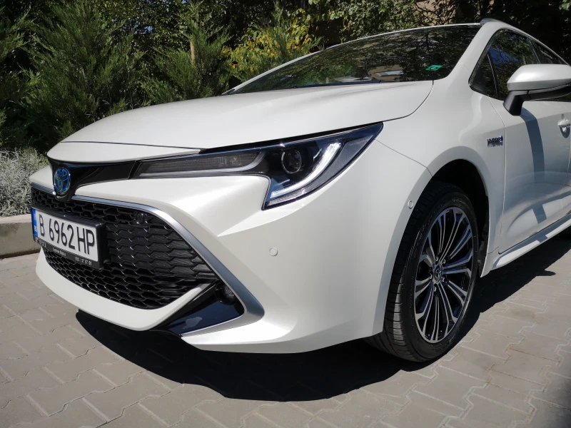 Toyota Corolla 1.8 hybrid Luxury version, снимка 8 - Автомобили и джипове - 52162164