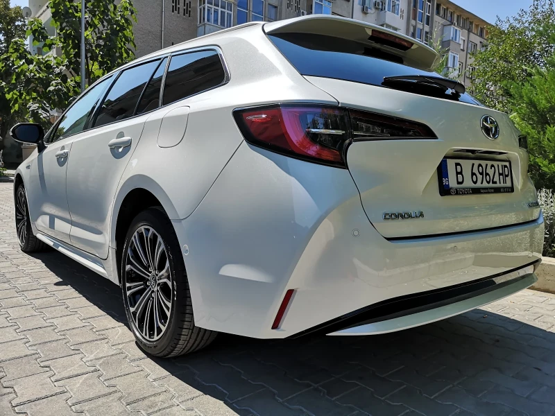 Toyota Corolla 1.8 hybrid Luxury version, снимка 3 - Автомобили и джипове - 52162164