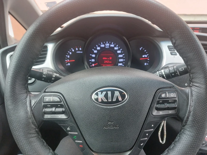 Kia Ceed Spotswagon, 1.6 crdi, снимка 2 - Автомобили и джипове - 52297264