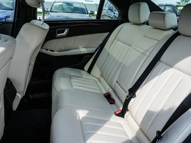 Mercedes-Benz E 400 * 4dr Sdn 4MATIC | Sun/Moonroof | ФИНАНСИРАНЕ, снимка 17 - Автомобили и джипове - 52727319