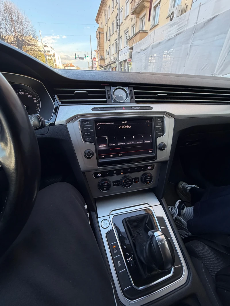 VW Passat  Full led kamera Distronic+ 190 конски сили МАСАЖ, снимка 8 - Автомобили и джипове - 52807861
