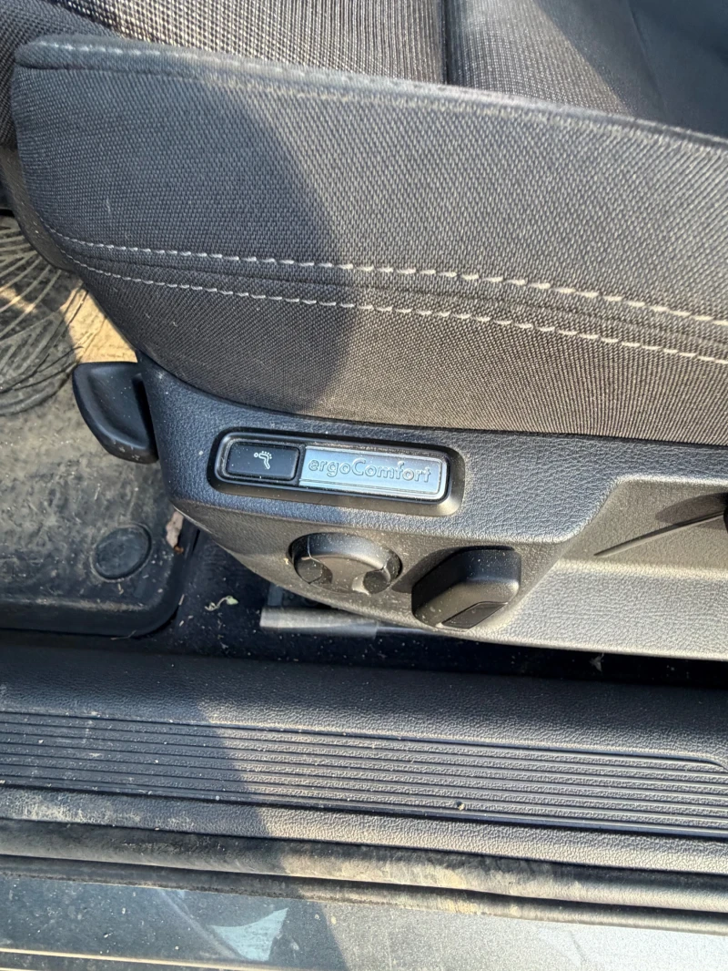 VW Passat  Full led kamera Distronic+ 190 конски сили МАСАЖ, снимка 6 - Автомобили и джипове - 52807861