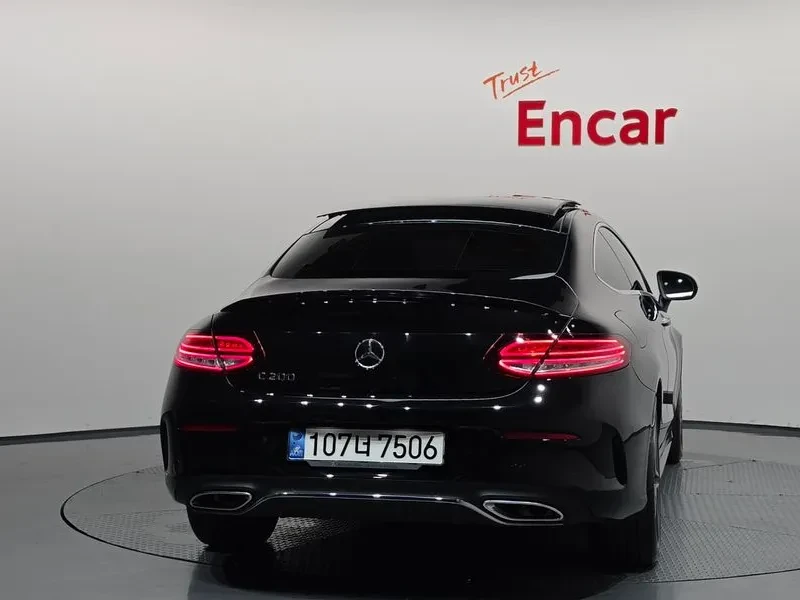 Mercedes-Benz C 200 Coupe, снимка 4 - Автомобили и джипове - 55783911