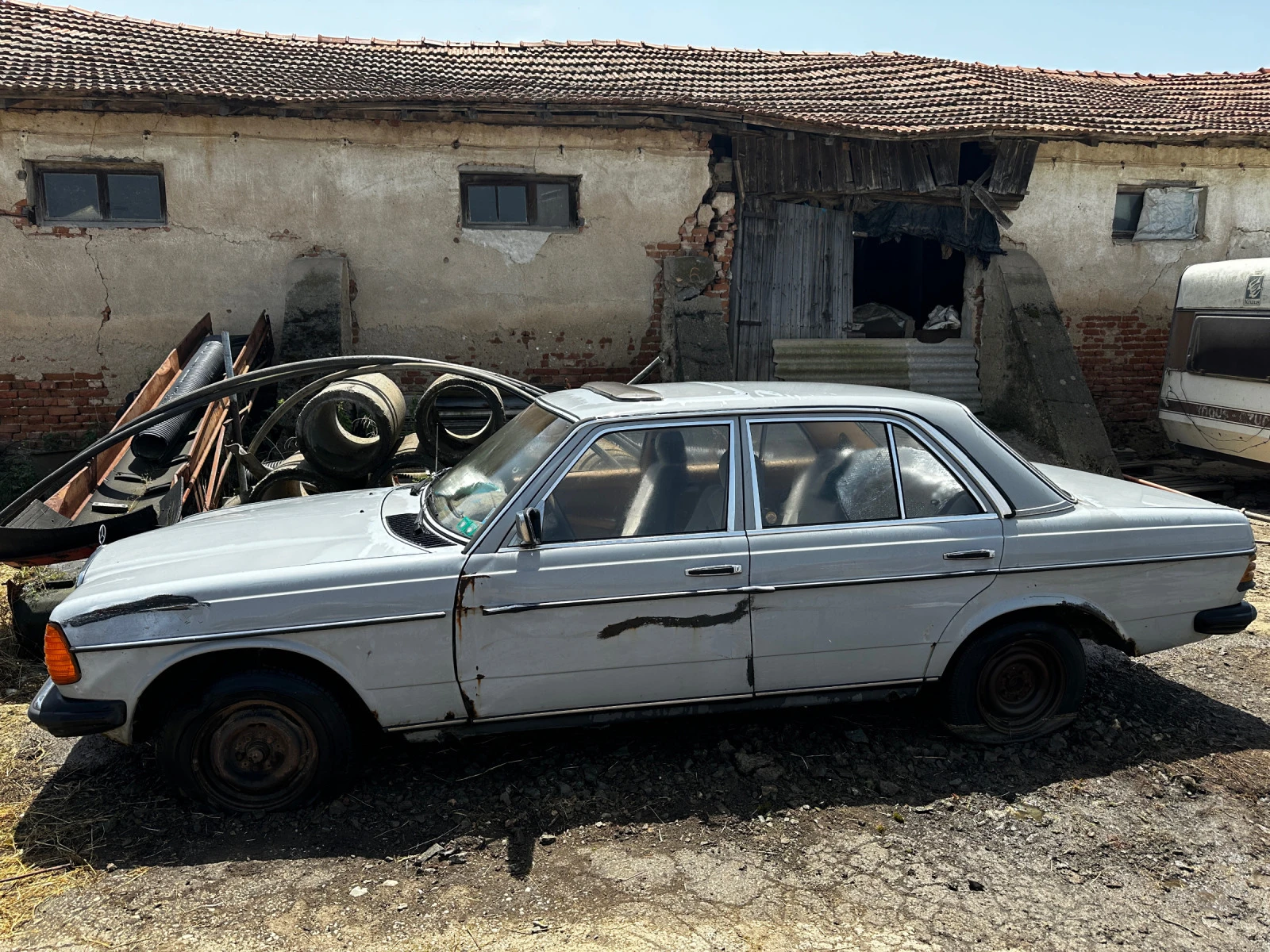 Mercedes-Benz 240  - изображение 2