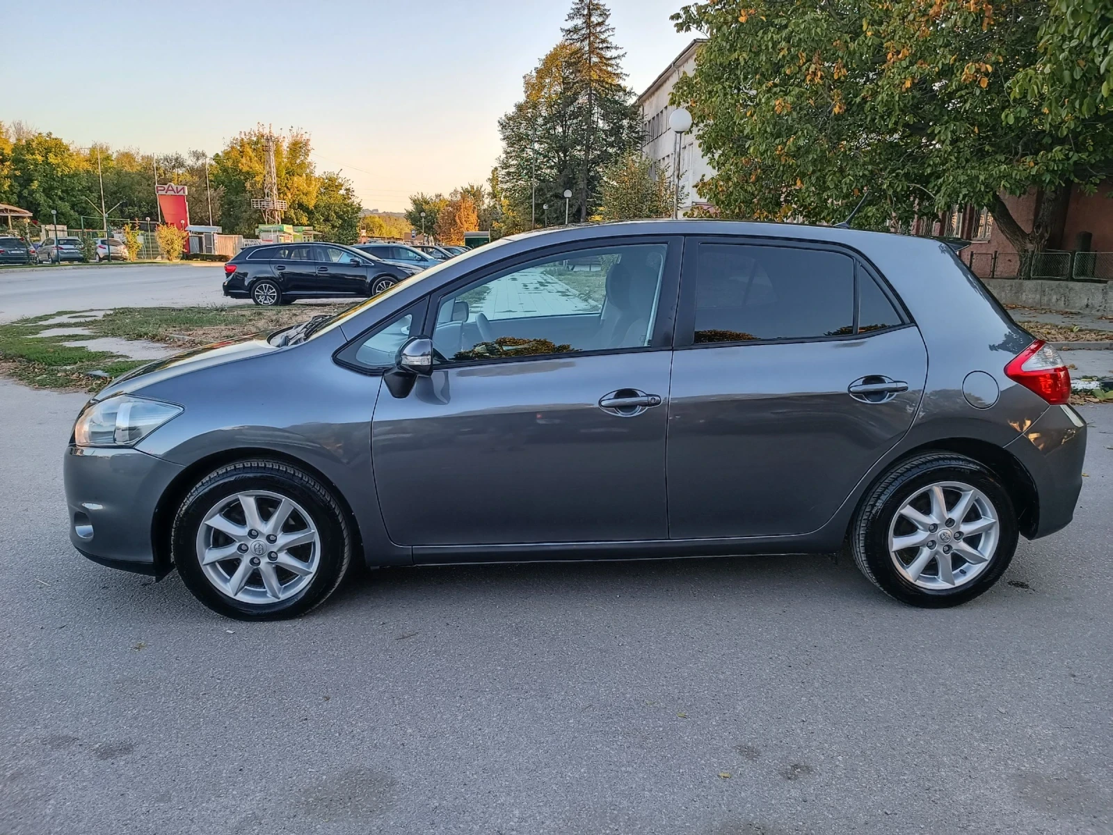 Toyota Auris 1.8i-147кс-ШВЕЙЦАРИЯ-РЪЧКА-6ск-FACELIFT - изображение 6