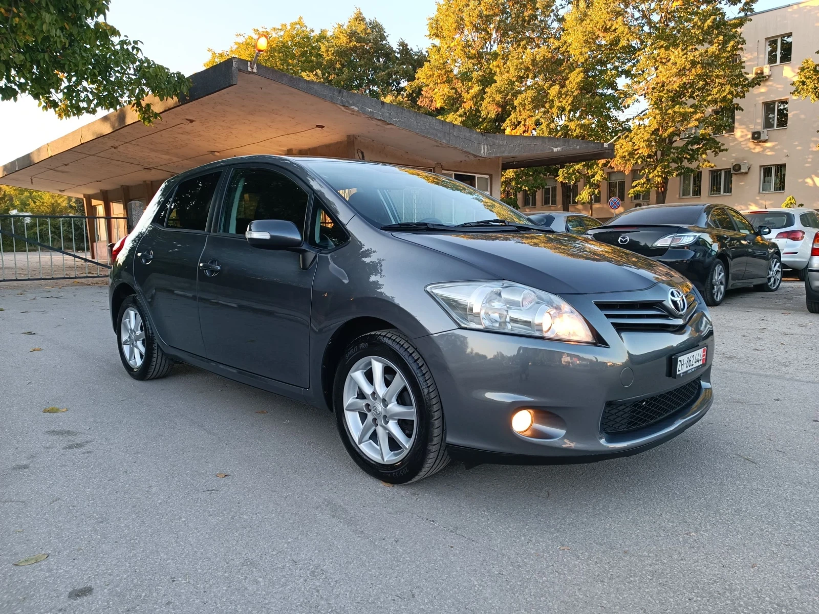 Toyota Auris 1.8i-147кс-ШВЕЙЦАРИЯ-РЪЧКА-6ск-FACELIFT - изображение 2