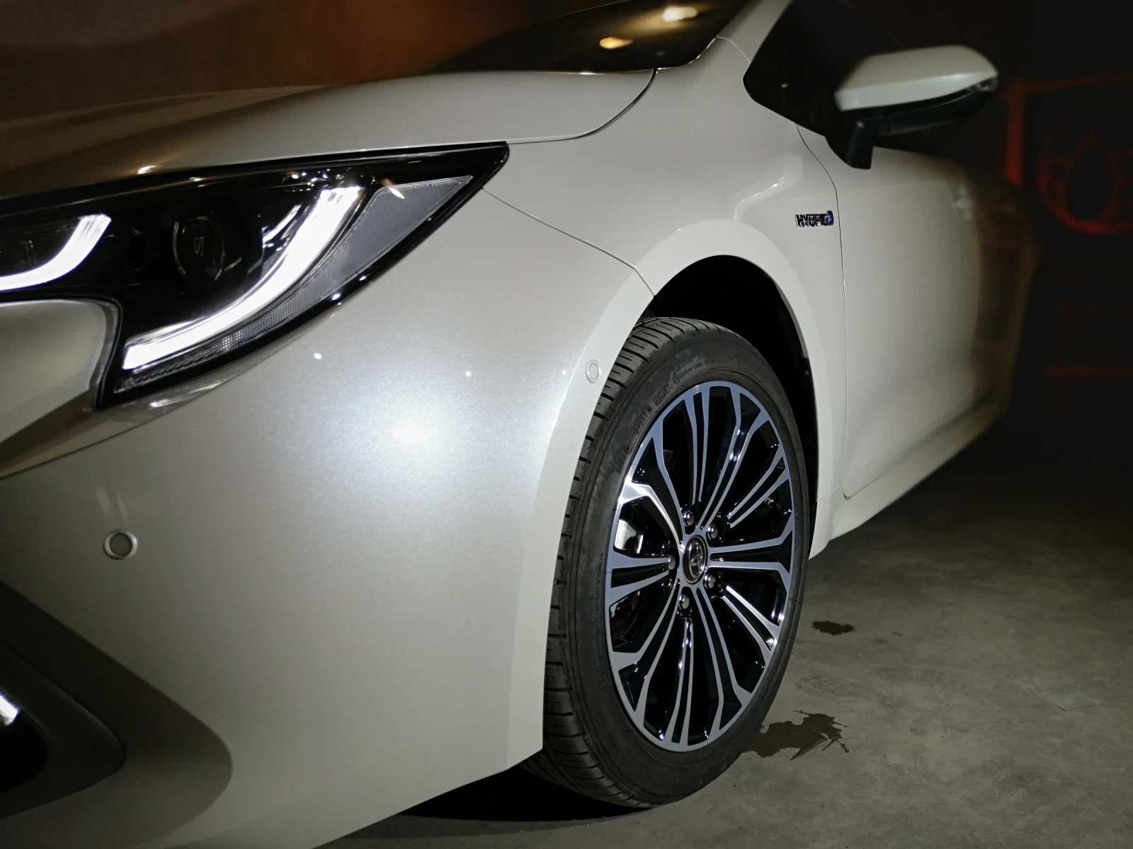 Toyota Corolla 1.8 hybrid Luxury version | Mobile.bg   14