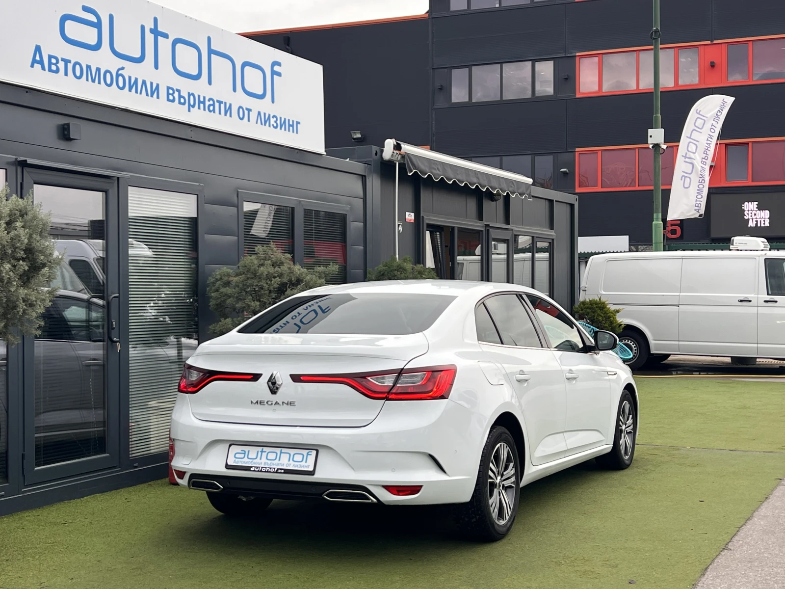 Renault Megane INTENS/1.5DCI/115K.C./7AT - изображение 4