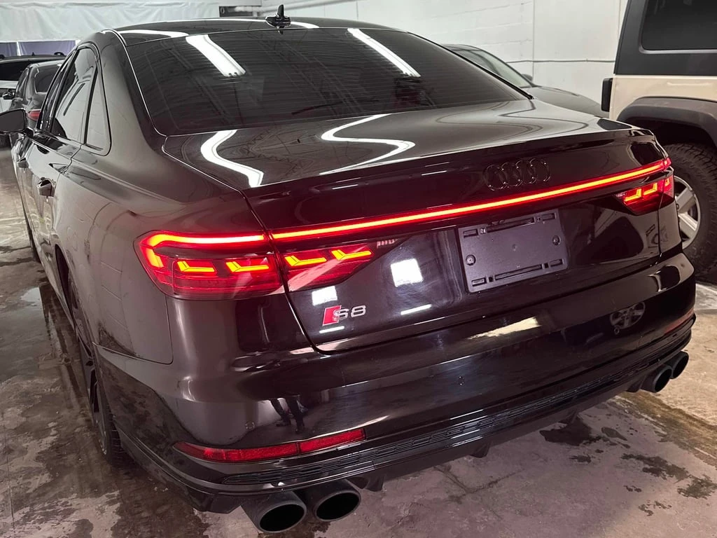 Audi S8 4.0 TFSI QUATTRO * МАСАЖИ* ДИСТРОНИК* ОБДУХВАНЕ*  - изображение 5