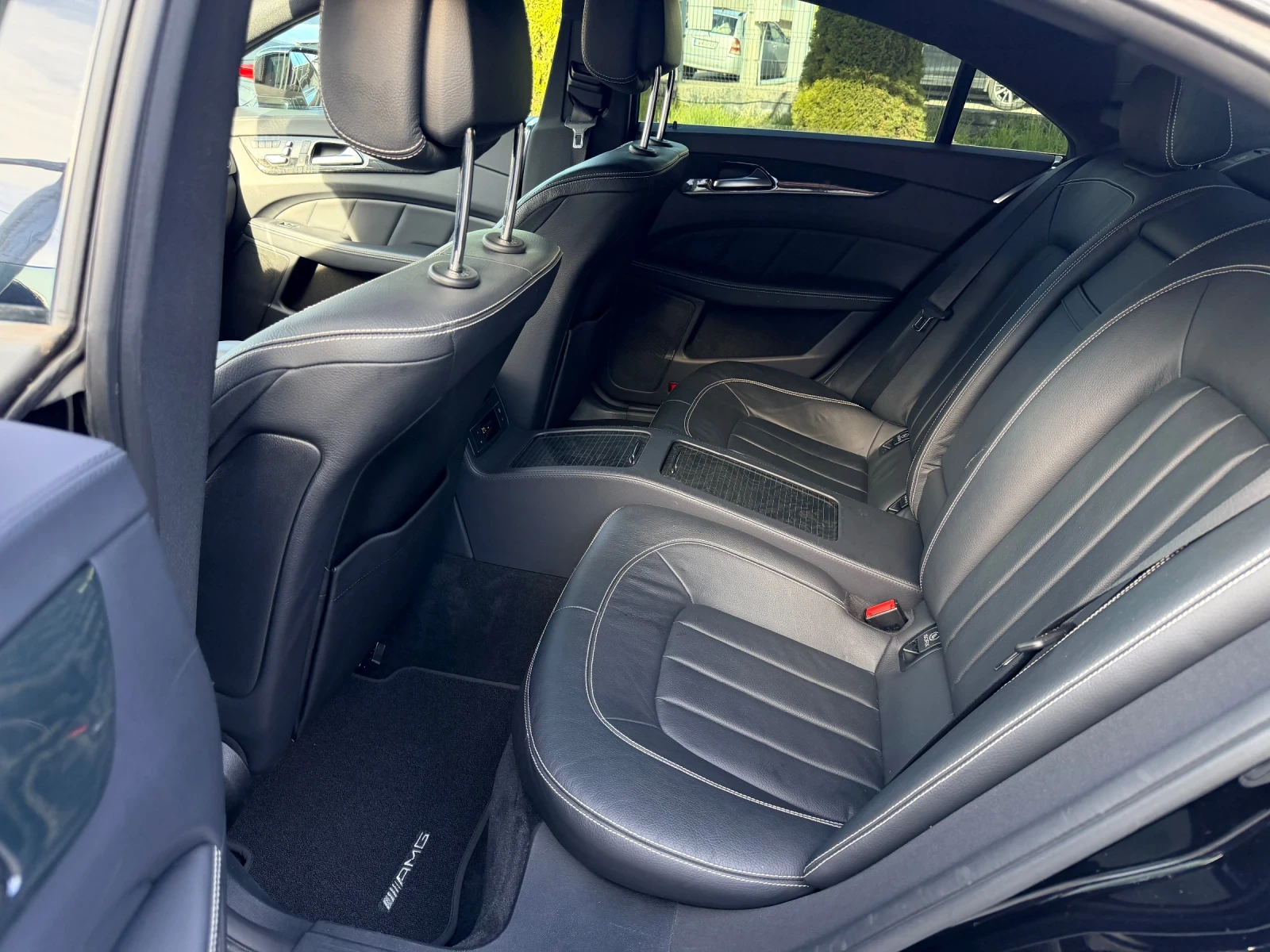 Mercedes-Benz CLS 350 d AMG Airmatic Facelift Distronic+ 360 H/Kardon, снимка 16 - Автомобили и джипове - 54111477