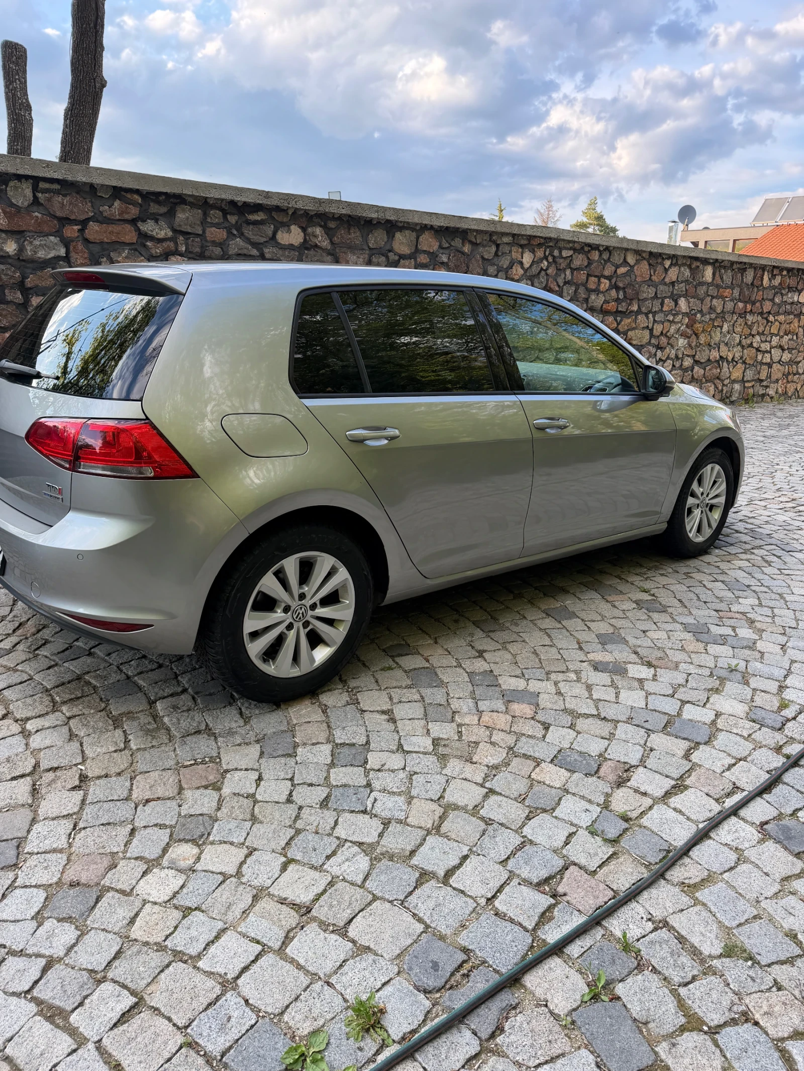 VW Golf 1.6 TDI 105ks DSG, снимка 3 - Автомобили и джипове - 54444051