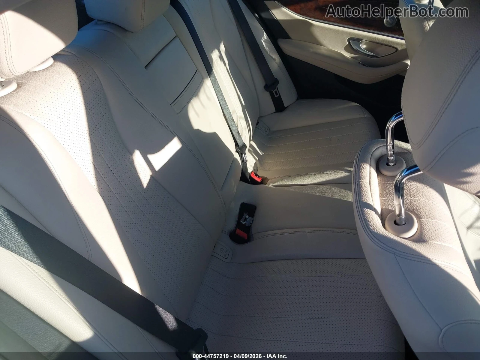 Mercedes-Benz E 300 AMG* BURMESTER* 4MATIC, снимка 8 - Автомобили и джипове - 54668775