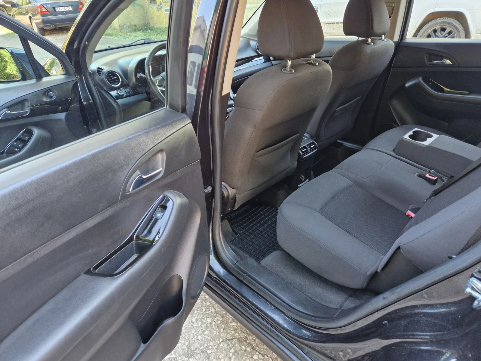 Chevrolet Orlando 1.8бензим, 141к.с, 7места, Евро 5А, Италия , снимка 8 - Автомобили и джипове - 54730973