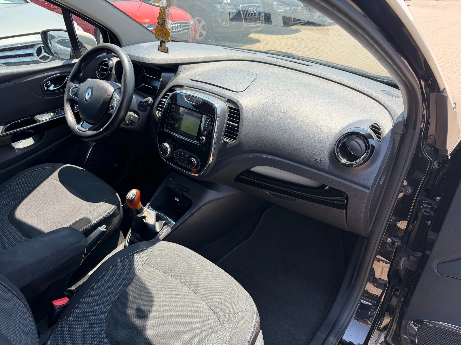 Renault Captur 1.5DCI NAVI/KAMERA EURO 6, снимка 11 - Автомобили и джипове - 55176109