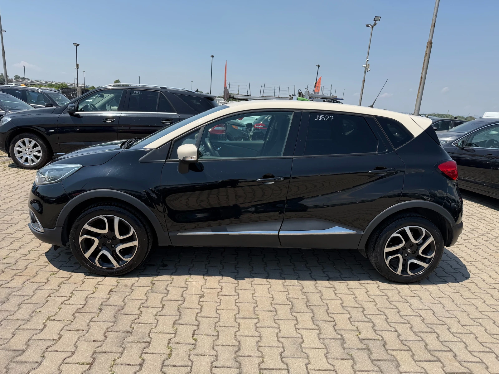 Renault Captur 1.5DCI NAVI/KAMERA EURO 6, снимка 9 - Автомобили и джипове - 55176109