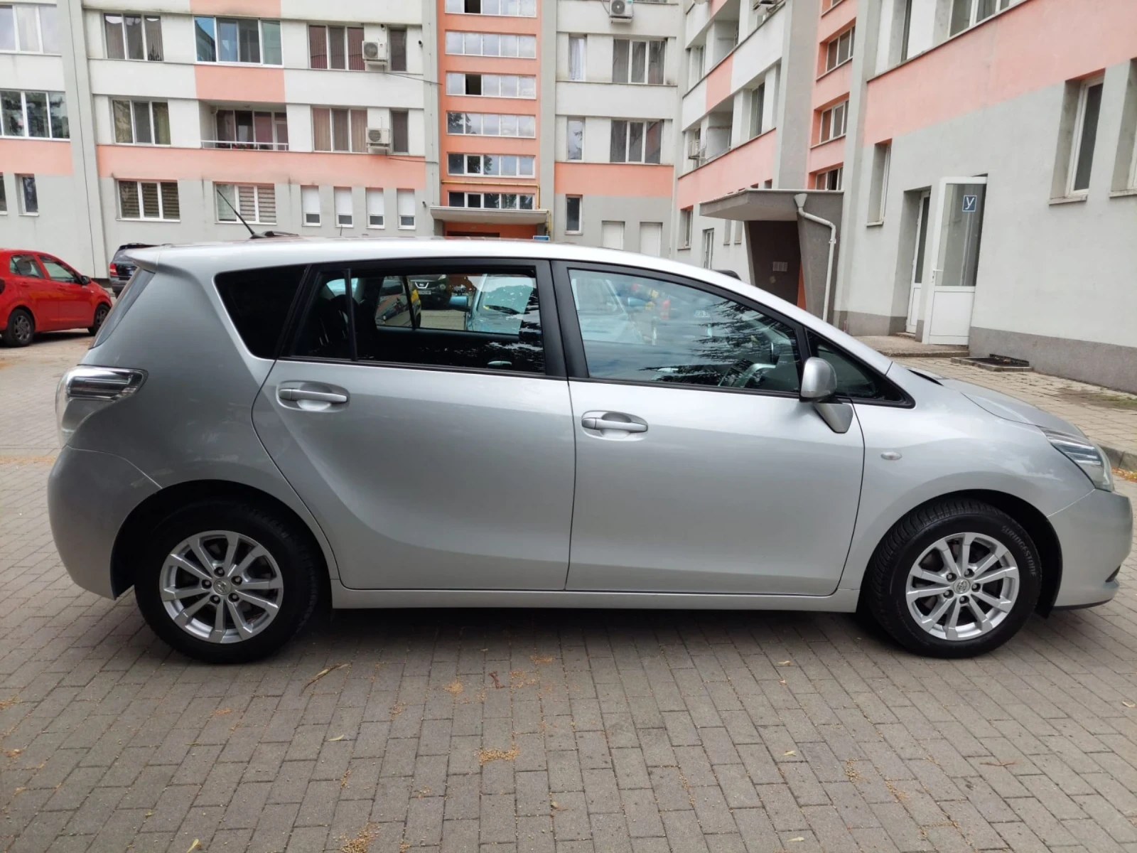 Toyota Verso 1.8i NAVI, КАМЕРА, ТОП!, снимка 7 - Автомобили и джипове - 55377694