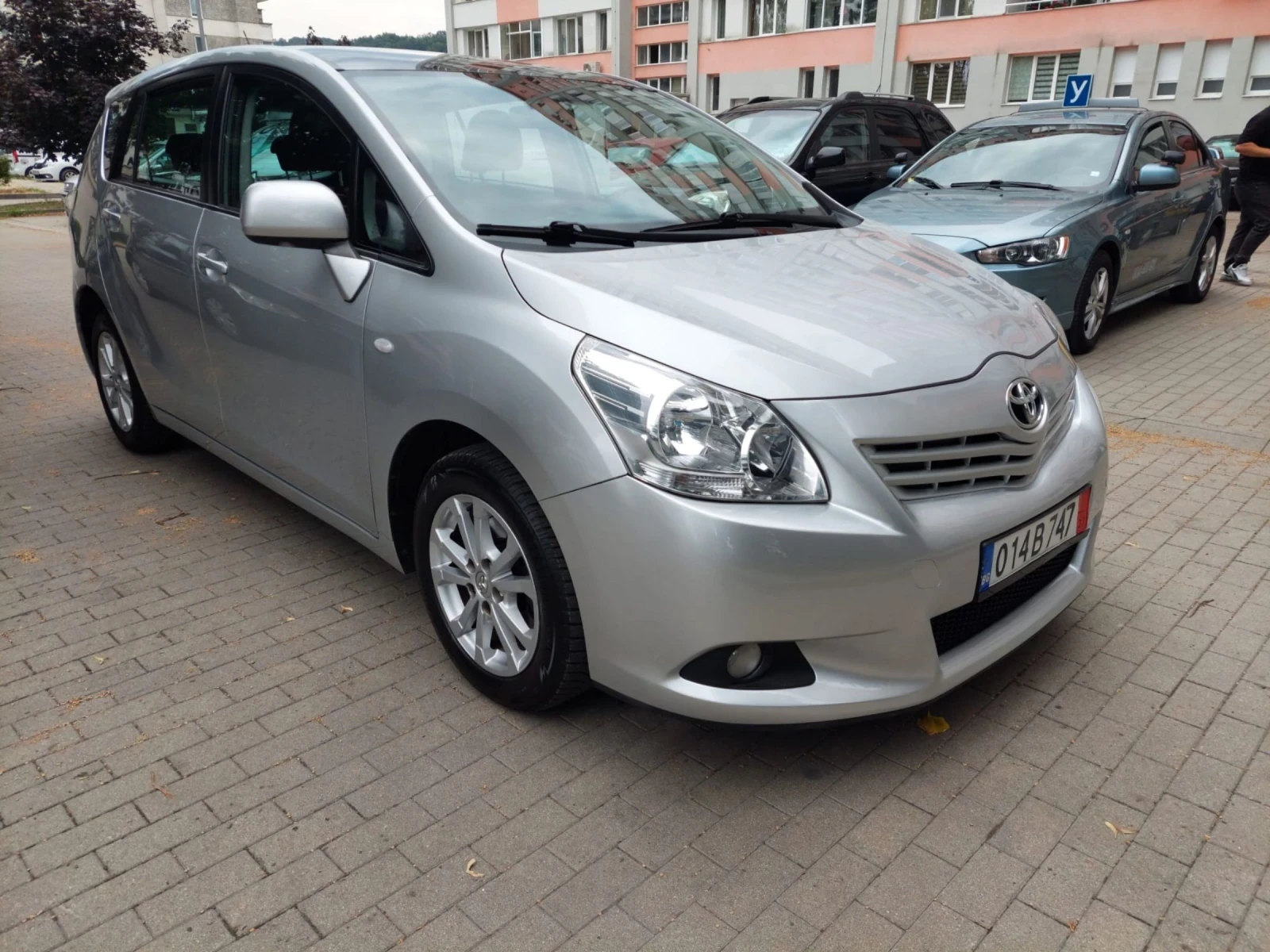 Toyota Verso 1.8i NAVI, КАМЕРА, ТОП!, снимка 3 - Автомобили и джипове - 55377694