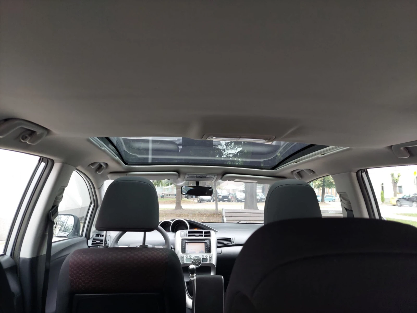 Toyota Verso 1.8i NAVI, КАМЕРА, ТОП!, снимка 16 - Автомобили и джипове - 55377694