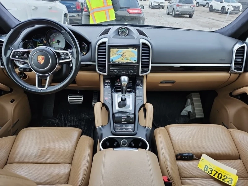 Porsche Cayenne 2015 * S E HYBRID * CARFAX * ОТ ПРЕДТАВИТЕЛСТВО, снимка 10 - Автомобили и джипове - 53131512