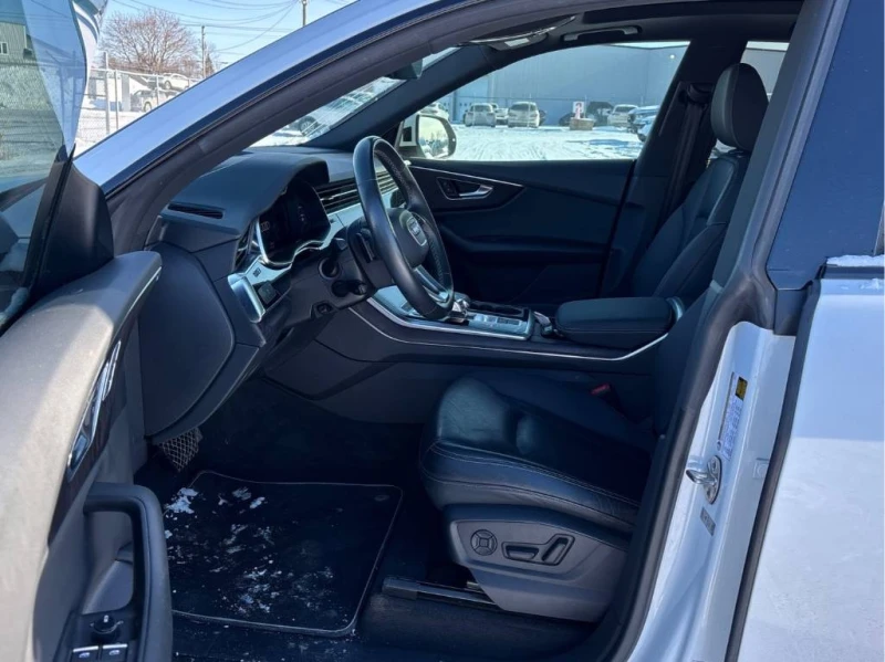Audi Q8 * Progressiv quattro * CARFAX * ПАНОРАМА* ОБДУХВАН, снимка 5 - Автомобили и джипове - 53293104