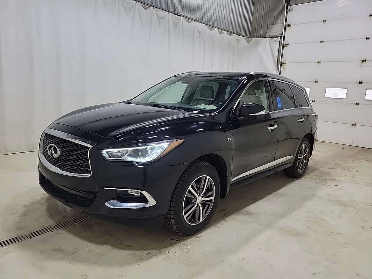 Infiniti QX60 PREMIUM AWD| ПОДГРЕВИ| ПАНОРАМА| 7 МЕСТА| 2 КЛЮЧА|