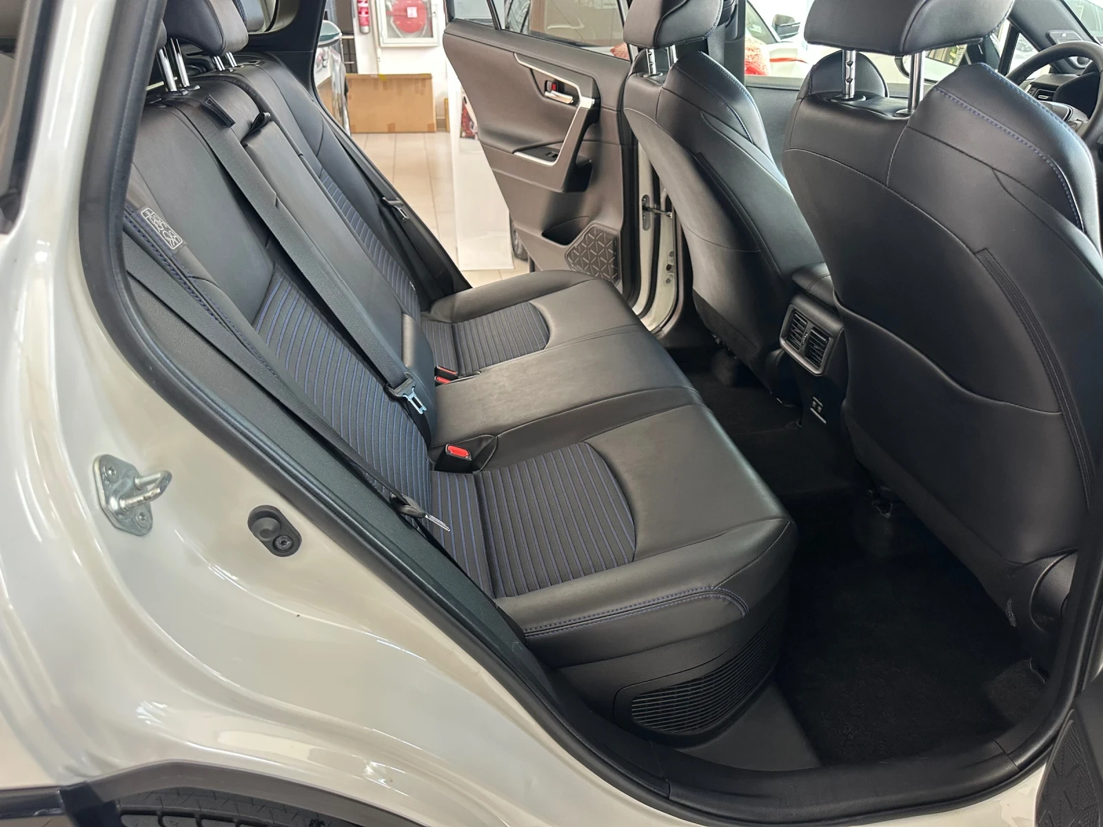 Toyota Rav4 Style* 4x4, снимка 9 - Автомобили и джипове - 55232189