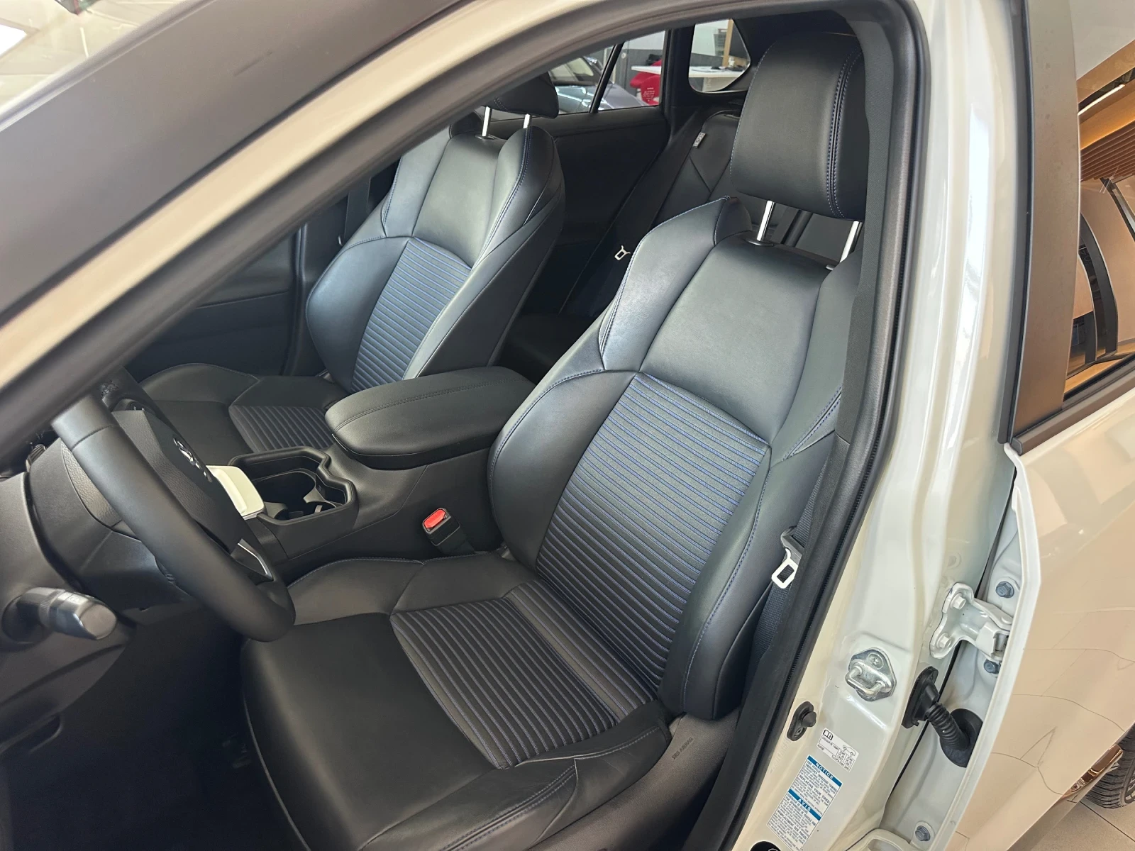 Toyota Rav4 Style* 4x4, снимка 8 - Автомобили и джипове - 55232189