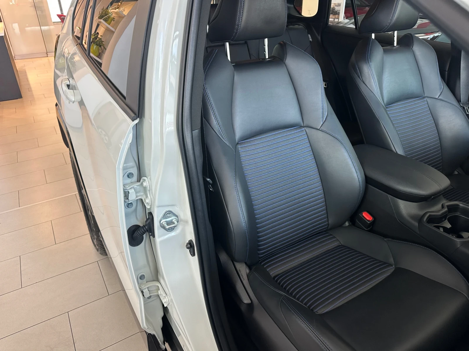 Toyota Rav4 Style* 4x4, снимка 7 - Автомобили и джипове - 55232189