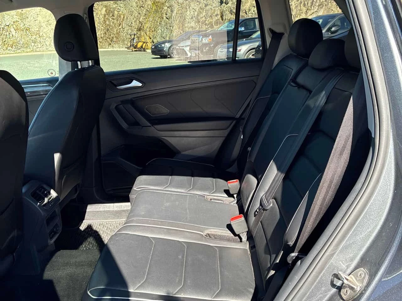 VW Tiguan Highline/CARFAX/Подгрев/Панорама/ФИНАНСИРАНЕ, снимка 13 - Автомобили и джипове - 55269767