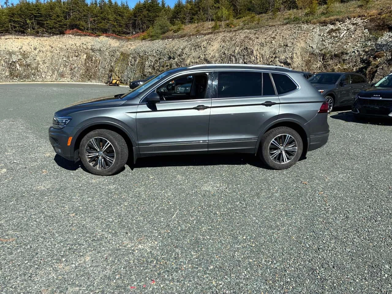 VW Tiguan Highline/CARFAX/Подгрев/Панорама/ФИНАНСИРАНЕ, снимка 2 - Автомобили и джипове - 55269767