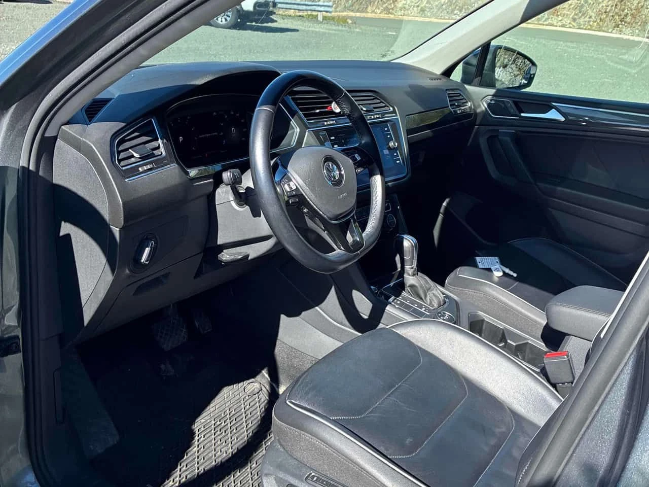VW Tiguan Highline/CARFAX/Подгрев/Панорама/ФИНАНСИРАНЕ, снимка 5 - Автомобили и джипове - 55269767